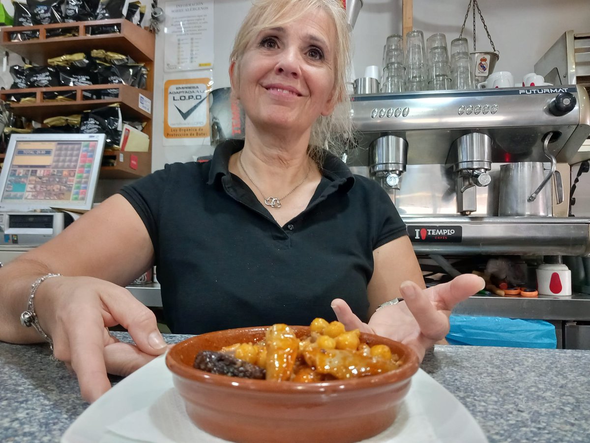 Esta noche a las 21.30 en #ABocaLlena con Eugenio Camacho. Disfrutaremos del aperitivo en el Bar de la Peña La Zúa y reconoceremos a Feli por su extraordinario menudo.