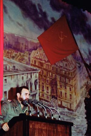 🇨🇺#Fidel a déclaré : « Les 27 millions de Soviétiques qui sont morts dans la Grande Guerre Patriotique sont également morts pour l'humanité et pour le droit de penser et d'être socialistes, d'être marxistes-léninistes, d'être communistes et de sortir de la préhistoire ».