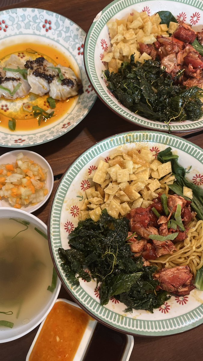 urelynaa's tweet photo. 2. Mie yamien charsiu Papaden (8.5/10)
Humm yummy tempatnya juga enak ada yg indoor AC dan outdoor🤩 ini charsiunya enak dan ak suka BANGET acarnya lov lov https://t.co/OMObnwMOpm