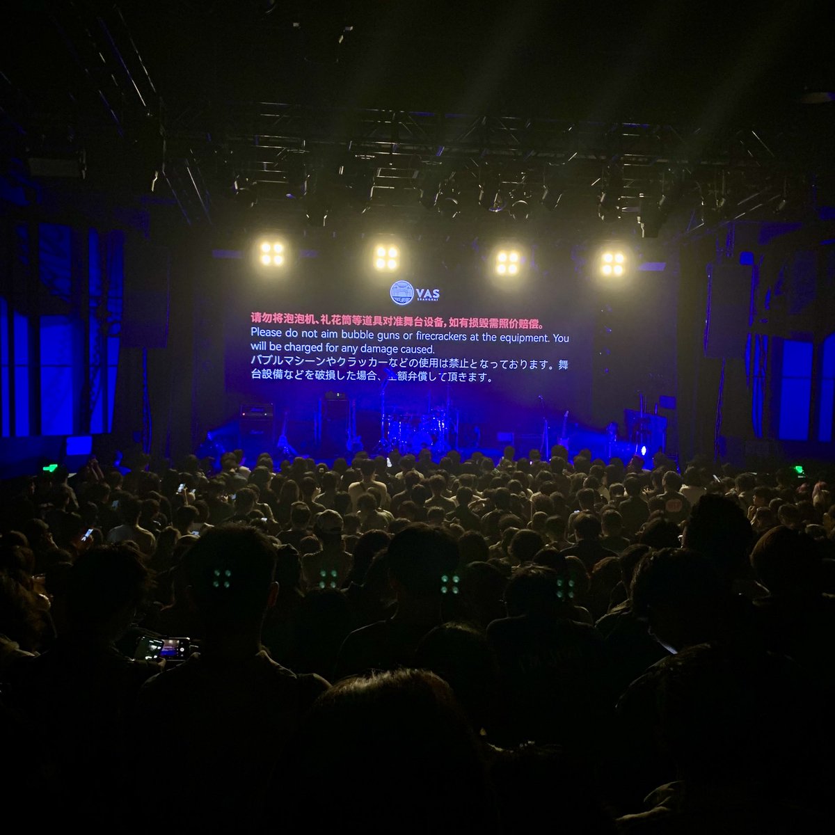 もうすぐ開演。お客さんパンパンです！
#honeydip
#shanghaivas