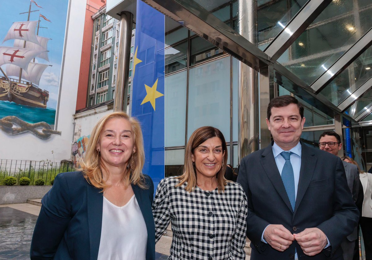 En tiempos de incertidumbre, Europa es nuestro ancla.

Desde #Cantabria, en un acto cargado de historia y futuro, hemos celebrado el #DíaDeEuropa.

#Europa es mucho más que una unión de países, es paz, democracia, libertad y oportunidades.

Desde #CastillayLeón creemos firmemente