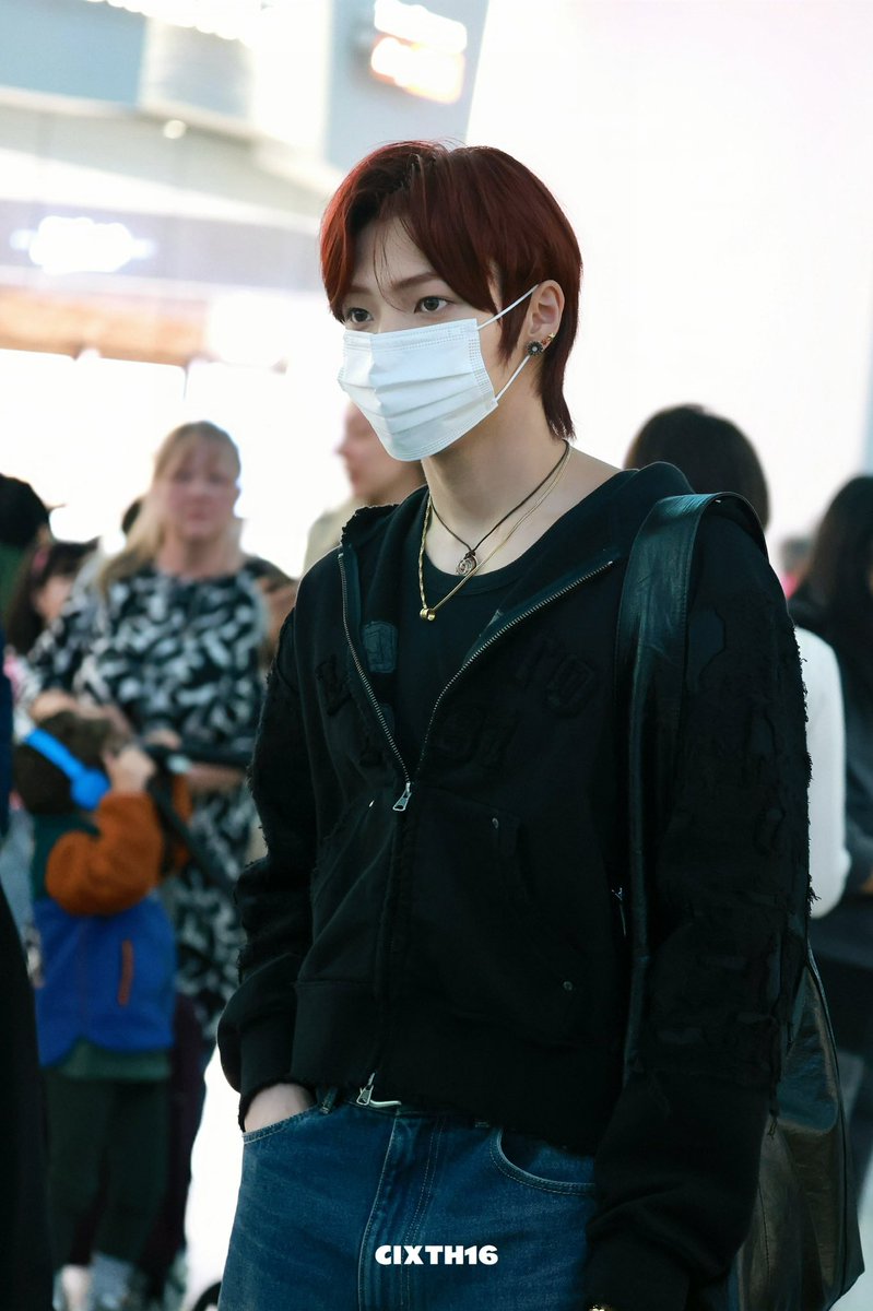 SMTR_KASSHOU's tweet photo. 🚶🌹

#SMNBG #KASSHO #캇쇼 #カッショウ #SMTR25 #SMTRAINEE #SMTOWN https://t.co/6bMh6teqyF
