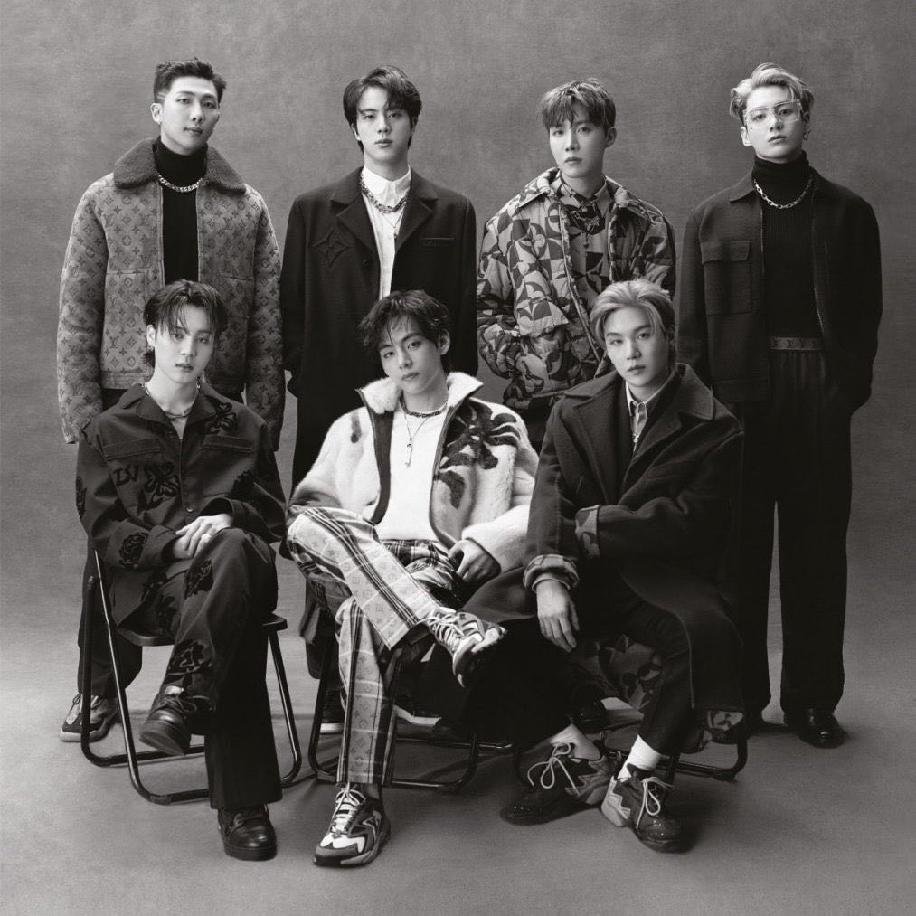 TheePopCore's tweet photo. As #BTS's group hiatus approaches its end in 43 days, with members releasing solo projects, the group collectively amassed approximately 50-60 million streams daily on Spotify across all their profiles during this period.

This demonstrates that #BTS maintained and even surpassed their impressive numbers despite the split into individual artist profiles, which made their collective dominance less visible.