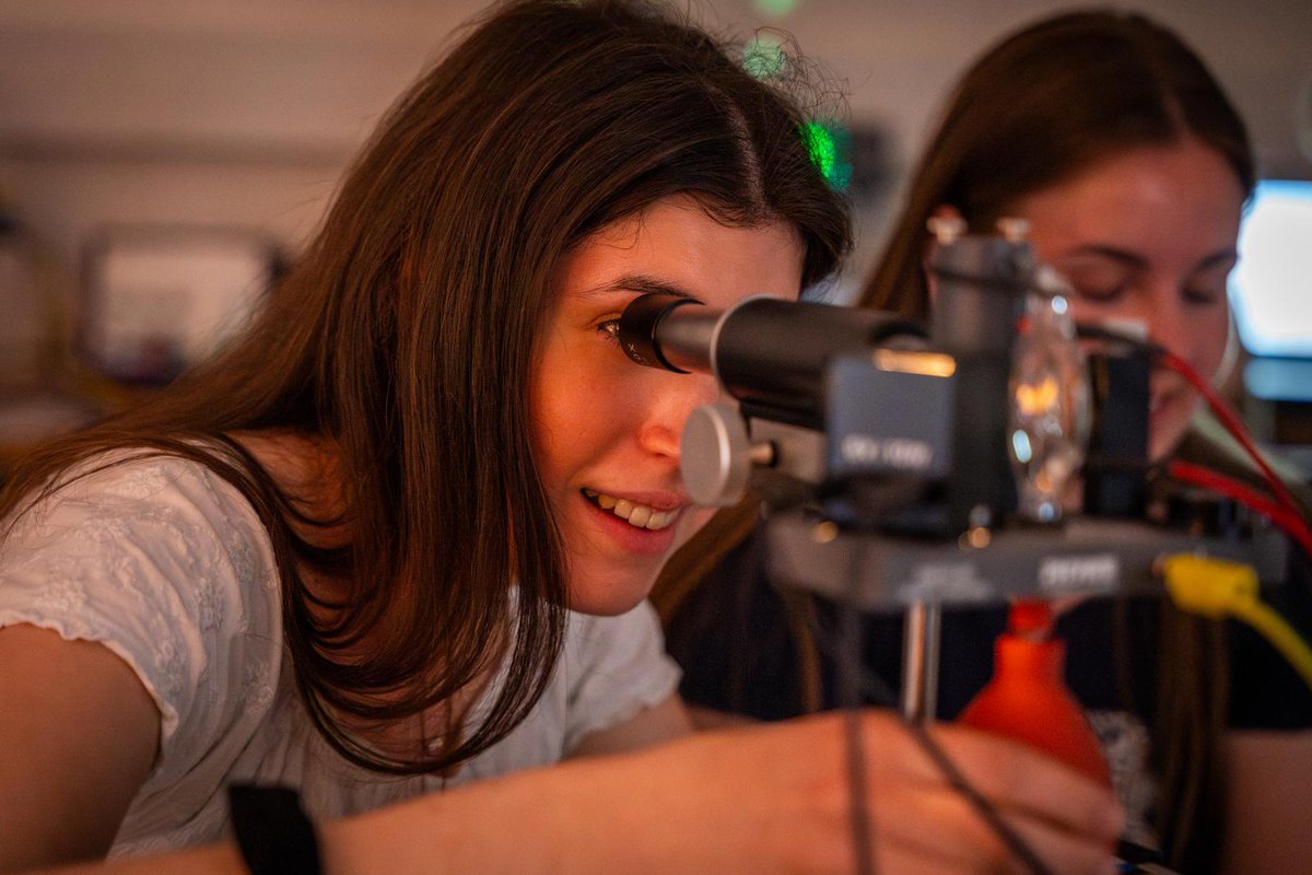 💡 togetHER in tech – šestnáct středoškolaček si zkusilo techniku na vlastní kůži. Robotika, fyzika, čisté prostory, inspirativní ženy. VUT ukázalo, že technika je opravdu pro všechny. 🔗 vut.cz/vut/f19528/d28…