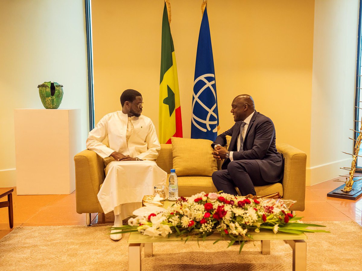 Honoré d’accueillir le Président <a href="/PR_Diomaye/">Bassirou Diomaye Faye</a> au nouveau siège régional du Groupe de la Banque mondiale à #Dakar. Ensemble, la <a href="/Banquemondiale/">Banque mondiale</a>, <a href="/IFC_fr/">IFC - Société financière internationale</a> et <a href="/MIGA/">MIGA</a> accompagnent le #Sénégal dans la réalisation de sa Vision 2050, avec des solutions intégrées pour une croissance