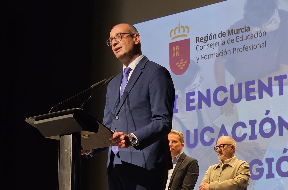 👨‍🏫El Gobierno regional ampliará con más de 225 las plazas de Formación Profesional Básica para adultos en el próximo curso académico 2025-2026. 

El consejero <a href="/VictorMarinNav/">Víctor Marín Navarro</a> destacó que “se ha pasado de 425 plazas en el año 2020 a 975 este curso académico, ofertándose para el