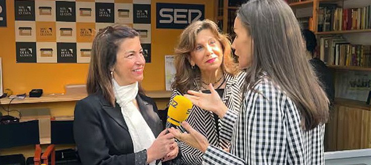 Gorka Zumeta (@gzumeta) on Twitter photo ✔️La reina Letizia celebra los 100 años de <a href="/RadioMadrid/">Radio Madrid</a> de <a href="/La_SER/">Cadena SER</a>
▶️Durante una visita de la monarca a la Cuesta de Moyano en Madrid
👉"Un medio de comunicación que exhibe, como nunca, una fortaleza y una juventud que son envidiables"
🔴gorkazumeta.com/2025/05/la-rei… ✔️La reina Letizia celebra los 100 años de <a href="/RadioMadrid/">Radio Madrid</a> de <a href="/La_SER/">Cadena SER</a>
▶️Durante una visita de la monarca a la Cuesta de Moyano en Madrid
👉"Un medio de comunicación que exhibe, como nunca, una fortaleza y una juventud que son envidiables"
🔴gorkazumeta.com/2025/05/la-rei…