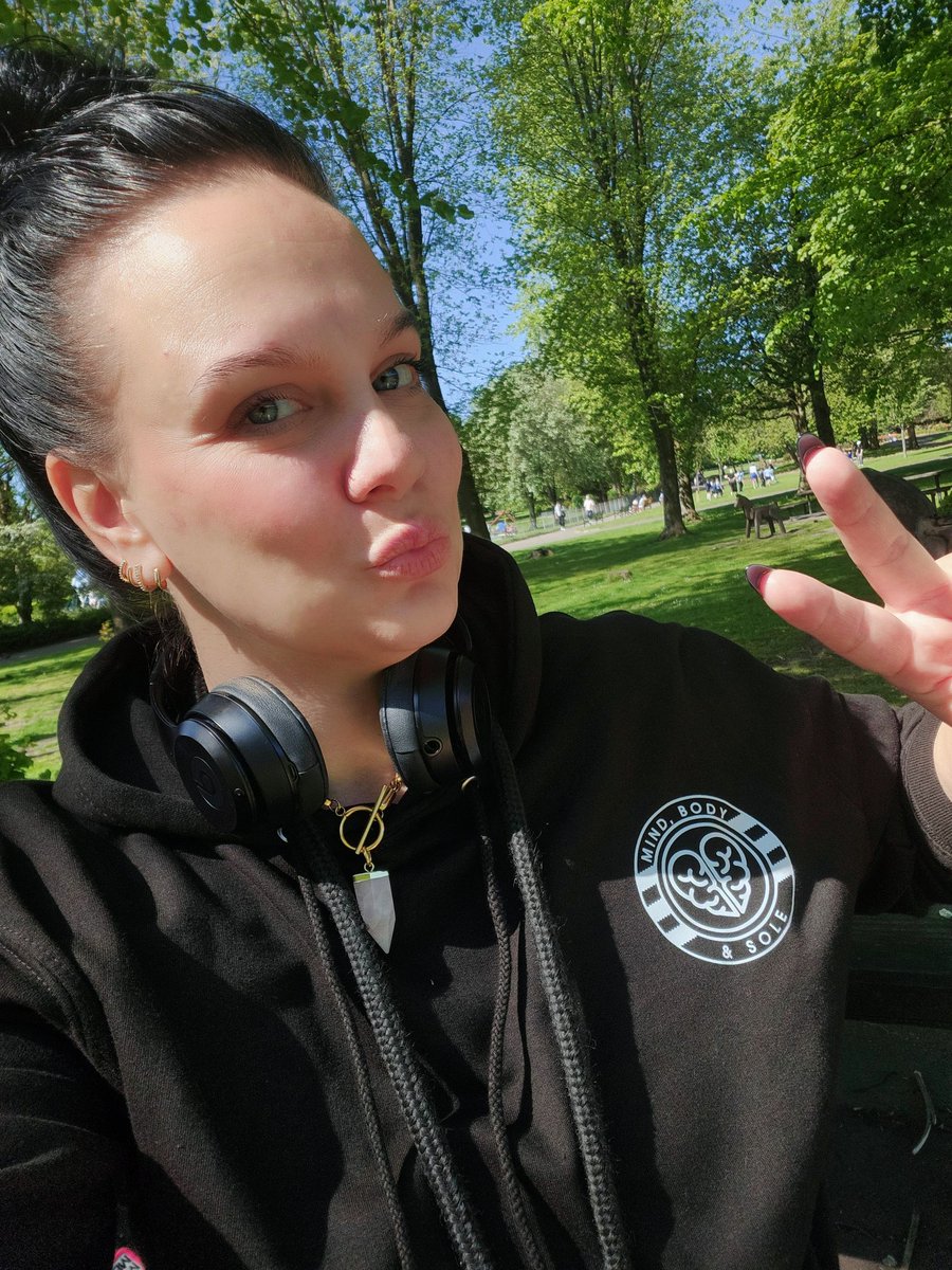 RubyxVakyries's tweet image. I am going to fall out with my human;

She&apos;s got me in the gym in my knickers 🙄
@MindBodySoleUK
#servicedogs