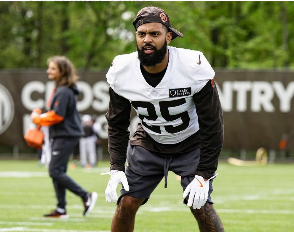 MomOfDBNN's tweet image. Happy Football Friday Y’all! A little birdie told me Brown’s OTAs have been great! Happy Mother’s Day Weekend to all the Moms out there! #KeepGrinding #MyHeart #DawgPound 🥰🧡🤎🐶🥳
