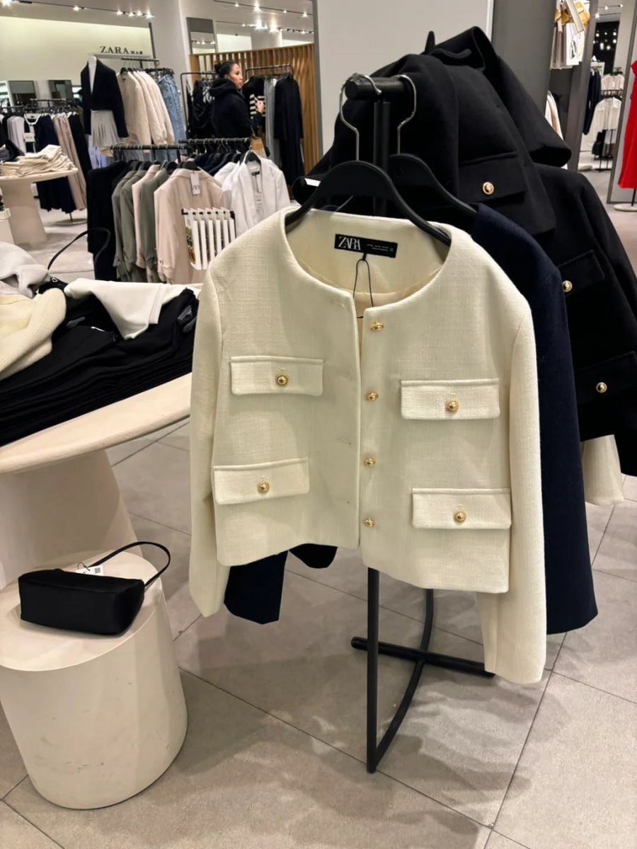 Decisions, decisions—black or white? 🖤🤍