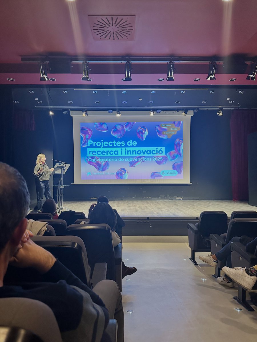 Esto no es un final… es un nuevo comienzo! 
+ACTIU se despidió con alegría y emoción en el Auditorio Barradas (L’Hospitalet), compartiendo resultados, experiencias y una visión común de ciudades más saludables. Gracias a todas las personas y entidades que lo hicieron posible. 💙