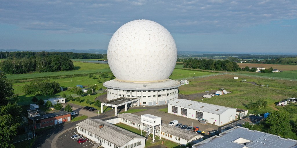 🌌 Historischer Wiedereintritt: Die sowjetische Venus-Sonde COSMOS 482, seit den 70ern im Orbit, kehrt bald unkontrolliert zur Erde zurück. Unser Radar #TIRA überwacht dies im Auftrag von DLR und ESA. 🌍 #Weltraum #Aerospace #FraunhoferFHR #Weltraumlagezentrum