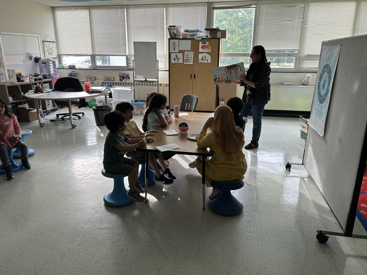 Our Guilford Gators enjoying Reading Under The Stars! "Reading is a Super Power!" 📚🐊

<a href="/LCPSOfficial/">LCPS News</a> <a href="/a_kekoler/">Ms. Kekoler</a> @Tammie_Eaton2