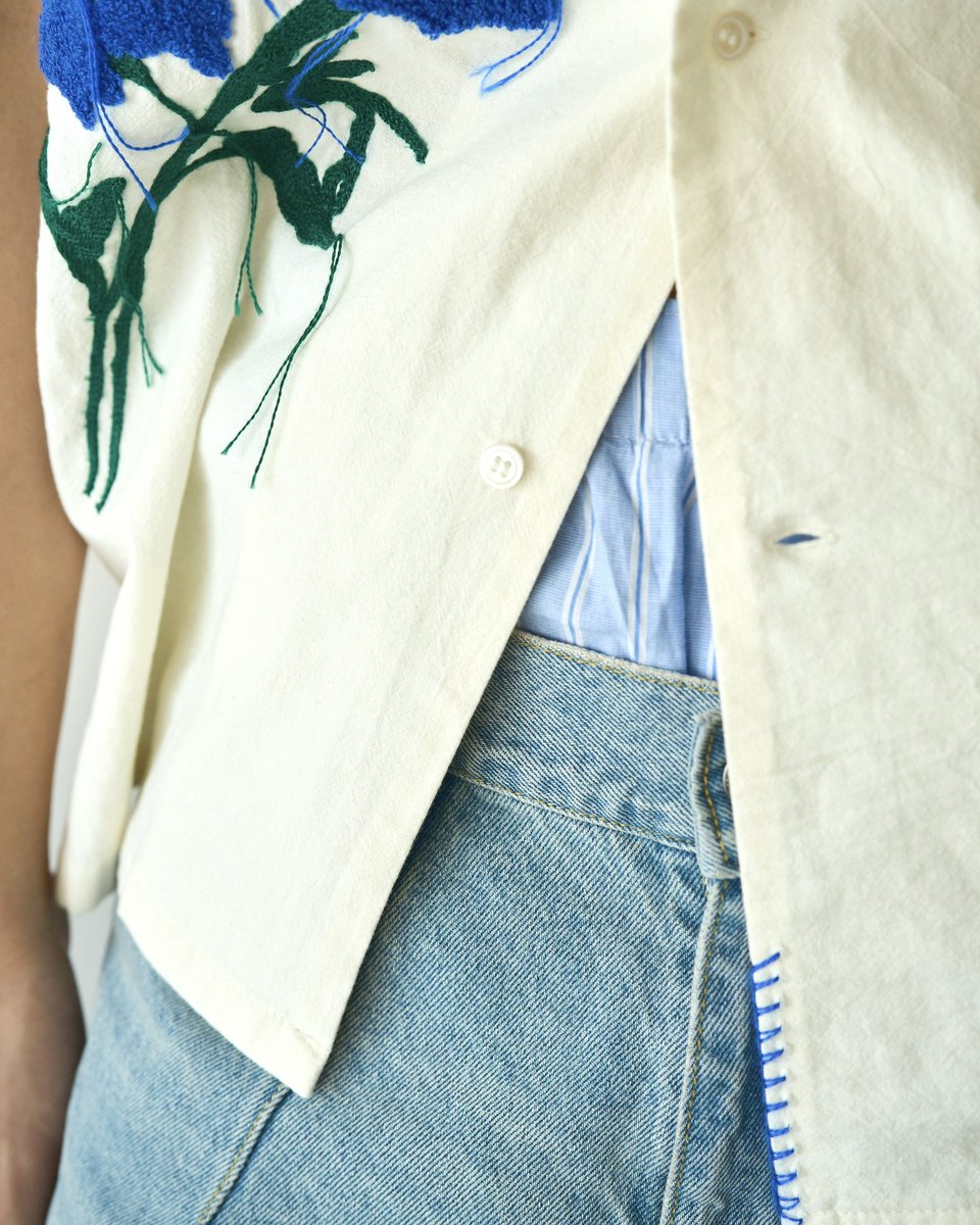 NEW RELEASE - 25SS
“ flower embroidery Sagara h/s shirt “