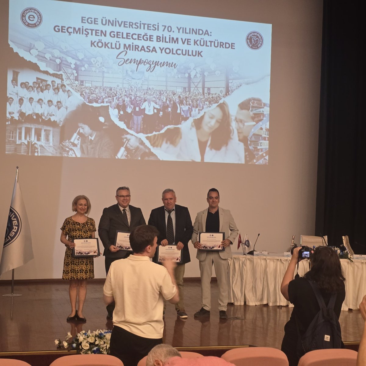 Ege Üniversitesi’nin 70. yılı kapsamında düzenlenen  sempozyumda, Ege Üniversitesi Su Ürünleri Fakültesi’nin 43 yıllık birikimini aktardığı bu anlamlı sunum için hocalarımıza ve katılımcılara teşekkürlerimizi sunarız.
@profdrnecdetbudak