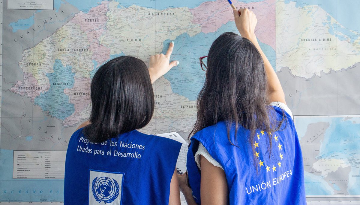 PNUDHonduras's tweet image. Las #alianzas sólidas son esenciales para mantener los logros conseguidos en #desarrollo y seguir progresando.
Hoy, desde @pnud, agradecemos a la #UnionEuropea 🇪🇺 por ser un socio clave en nuestros esfuerzos para lograr un futuro sostenible, justo y equitativo.
#EuropeDay2025