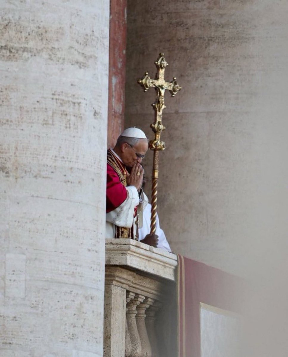 Con gran gozo, nuestra Cofradía se une a la Iglesia para agradecer a Dios por la elección del nuevo Papa: Su Santidad León XIV.

Elevamos nuestras oraciones para que lo guíe y fortalezca en su servicio como Pastor de la Iglesia.

¡Que Dios colme de bendiciones al Papa León XIV!