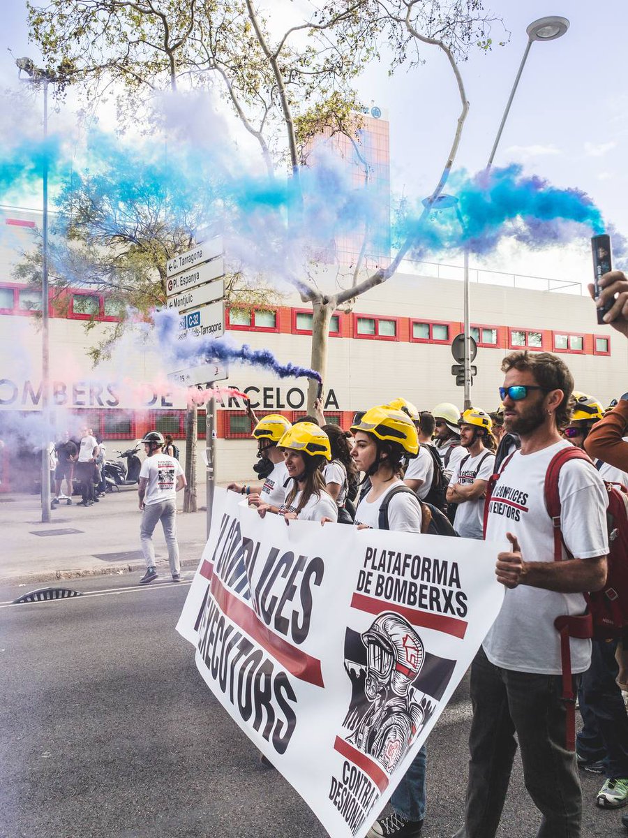 Nova samarreta solidària amb els companys de la plataforma de <a href="/Bomberxs_cld/">Bomberxs contra los desahucios</a> ✊🏼

Gràcies per plantar-se front a negoci de l'habitatge, per ficar a la classe treballadora per damunt dels interessos del capital i per defensar el dret universal a l'habitatge.
partisano.cat/ca/plataforma-…