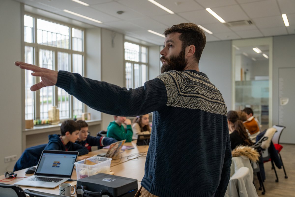 Niort TECH (@niort_tech) on Twitter photo Vous cherchez une activité éducative et amusante pour un(e) jeune de plus de 10 ans ? Découvrez nos ateliers gratuits de robotique et de codage !🤖
Rendez-vous à la Pépinière d'Entreprises du Niortais le 14 mai de 14h à 16h ! ➡Inscription : bit.ly/4eZ96Hz
<a href="/NiortAgglo/">Niort Agglo</a> Vous cherchez une activité éducative et amusante pour un(e) jeune de plus de 10 ans ? Découvrez nos ateliers gratuits de robotique et de codage !🤖
Rendez-vous à la Pépinière d'Entreprises du Niortais le 14 mai de 14h à 16h ! ➡Inscription : bit.ly/4eZ96Hz
<a href="/NiortAgglo/">Niort Agglo</a>