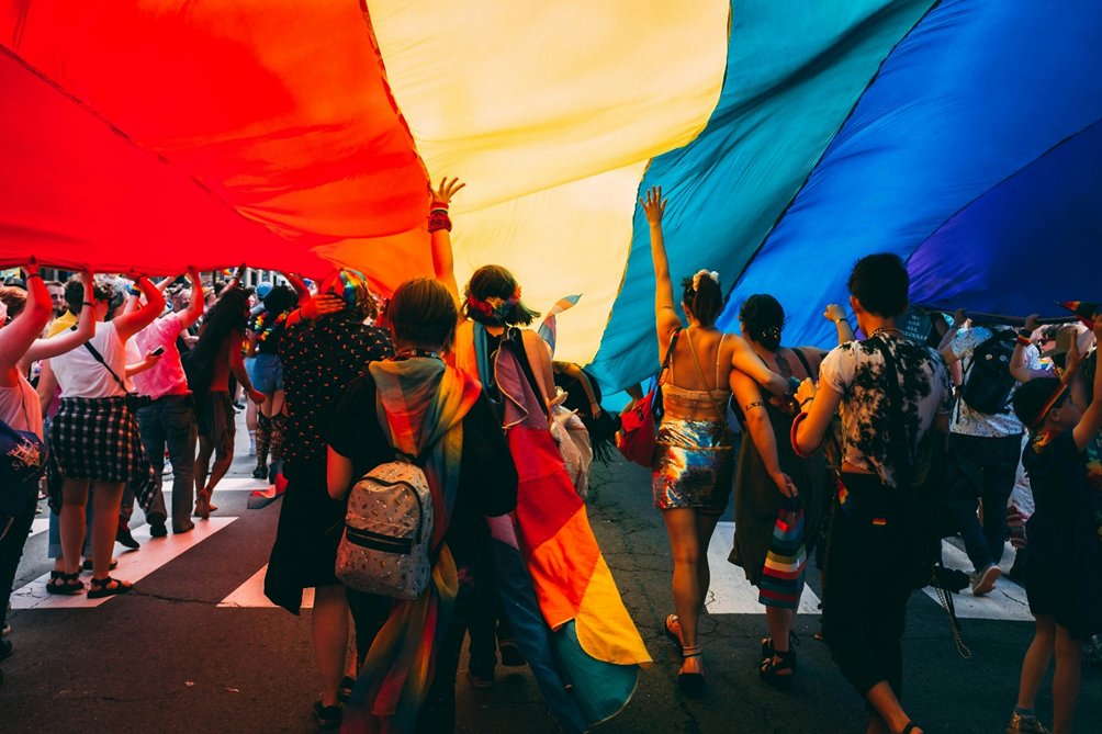 Väriä ja iloa Pride-päivään!