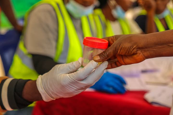osphcda's tweet photo. Early detection and treatment can stop the spread of TB.
One person with untreated TB can infect 10–15 others in a year!
Break the chain—get tested and treated for FREE at your nearest PHC.
#YesWeCanEndTB
#CheckAmO #EndTB https://t.co/Ft7NES5txw