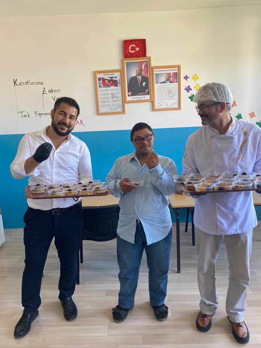 igdirisgb_76's tweet photo. Iğdır Özel Eğitim Uygulama Okulu ve Şuşa Anaokulunda Diyetisyen Demet Kavaz tarafından gönderilen tariflerle özel olarak hazırlanan Glutensiz yiyecekler öğrencilere dağıtıldı.
@tcmeb
@Yusuf__Tekin
@meb_dhgm
@omurfatih
@mebisgb
@ozkan_meb
@igdirmem76
@gun_aziz https://t.co/YIHzjqawUx