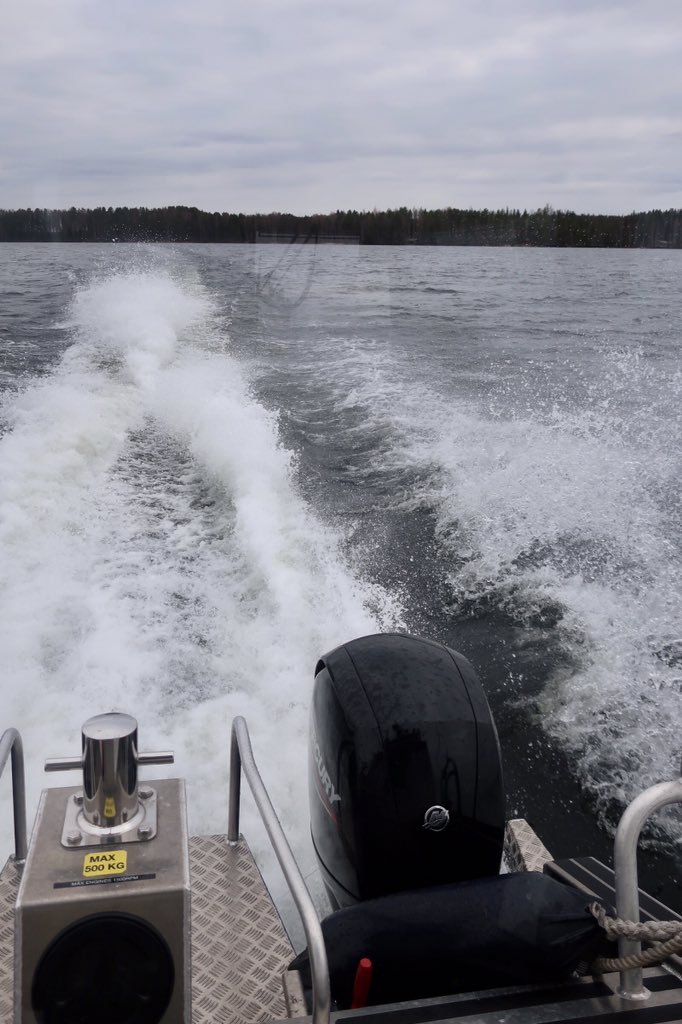 Matti Pitkäniitty (@mpitkaniitty) on Twitter photo Kesäkausi tarkoittaa vartiostossa sitä, että maastoraja tarkastetaan koirapartioilla ja järviosuudet veneillä. Koirat ovat olleet jo tovin töissä ja nyt saimme myös Pyhäjärven venekaluston vesille.
Järvellä on vielä koleaa ja lämmin hytti tuntui mukavalta.
<a href="/PKarjalan_raja/">P-Karjalan raja</a> Kesäkausi tarkoittaa vartiostossa sitä, että maastoraja tarkastetaan koirapartioilla ja järviosuudet veneillä. Koirat ovat olleet jo tovin töissä ja nyt saimme myös Pyhäjärven venekaluston vesille.
Järvellä on vielä koleaa ja lämmin hytti tuntui mukavalta.
<a href="/PKarjalan_raja/">P-Karjalan raja</a>