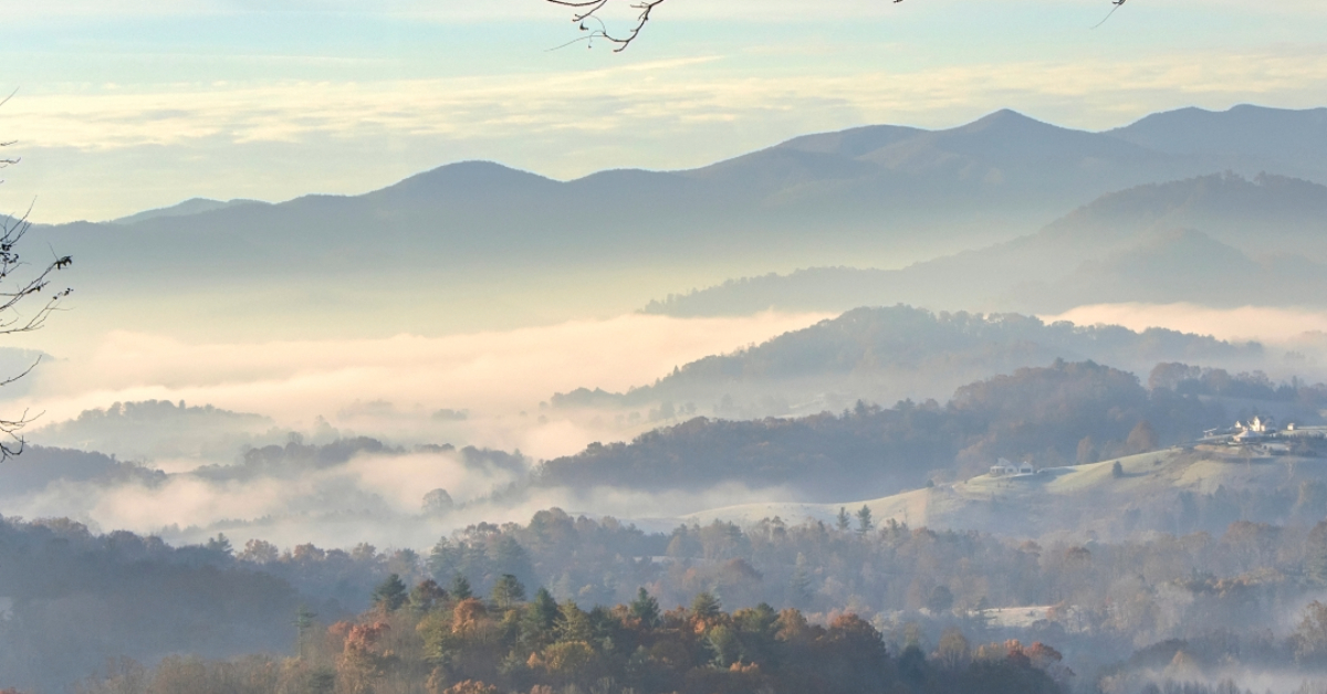 Travelers spent more than $36.7 billion on trips to and within North Carolina in 2024 - a new record!  “North Carolinians in all 100 counties benefit from the money that visitors spend,” said Commerce Secretary Lee Lilley. Read more: commerce.nc.gov/news/press-rel… 
#visitNC #NTTW25