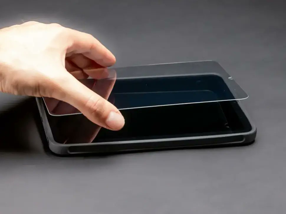 RadhikaSon95846's tweet image. Just got a new phone? Don’t risk a cracked screen. 😱 A tempered glass screen protector is your best bet—feels like the real screen, easy to apply, and shields against drops &amp;amp; scratches. Cheap protection for an expensive device! #PhoneTips #ScreenProtector