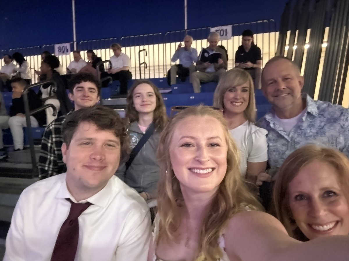 #2025AUGrad Congratulations, Lucy Jane Dixon Yearling! We love you! 🎓❤️🎉💐