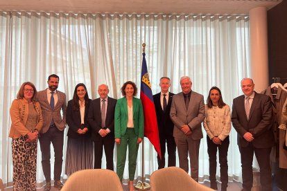 Diari d'Andorra (@diariandorra) on Twitter photo Una delegació empresarial visita Liechtenstein per conèixer l'experiència del país al mercat europeu <a href="/CEA_And/">Confederació Empresarial Andorrana</a> buff.ly/mty0NzU Una delegació empresarial visita Liechtenstein per conèixer l'experiència del país al mercat europeu <a href="/CEA_And/">Confederació Empresarial Andorrana</a> buff.ly/mty0NzU