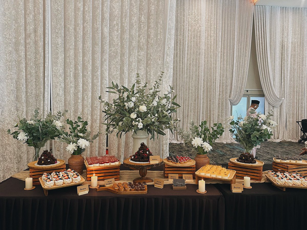farahazrooein's tweet photo. Rasa macam dah lama tak update my work on this platform.
Ada tak anyone yang nak kawin bulan 6 onwards ni & still looking for dessert table? ๐ if yes, hereโs are what mine look like.
I still have a few slots left for June, so feel free to reach out to me!! โฅ๏ธ #desserttable https://t.co/LkCqkzb8PH