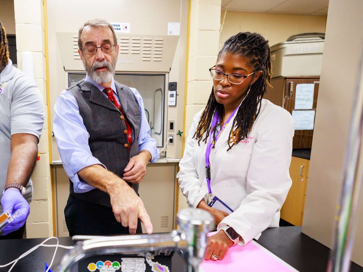 The University of Mississippi Medical Center (@ummcnews) on Twitter photo Hattiesburg High students are diving into research through the expanded Base Pair program, gaining hands-on experience with support from UMMC and <a href="/SouthernMiss/">Southern Miss</a>. Learn more: umc.edu/news/News_Arti⦠Hattiesburg High students are diving into research through the expanded Base Pair program, gaining hands-on experience with support from UMMC and <a href="/SouthernMiss/">Southern Miss</a>. Learn more: umc.edu/news/News_Artiā¦