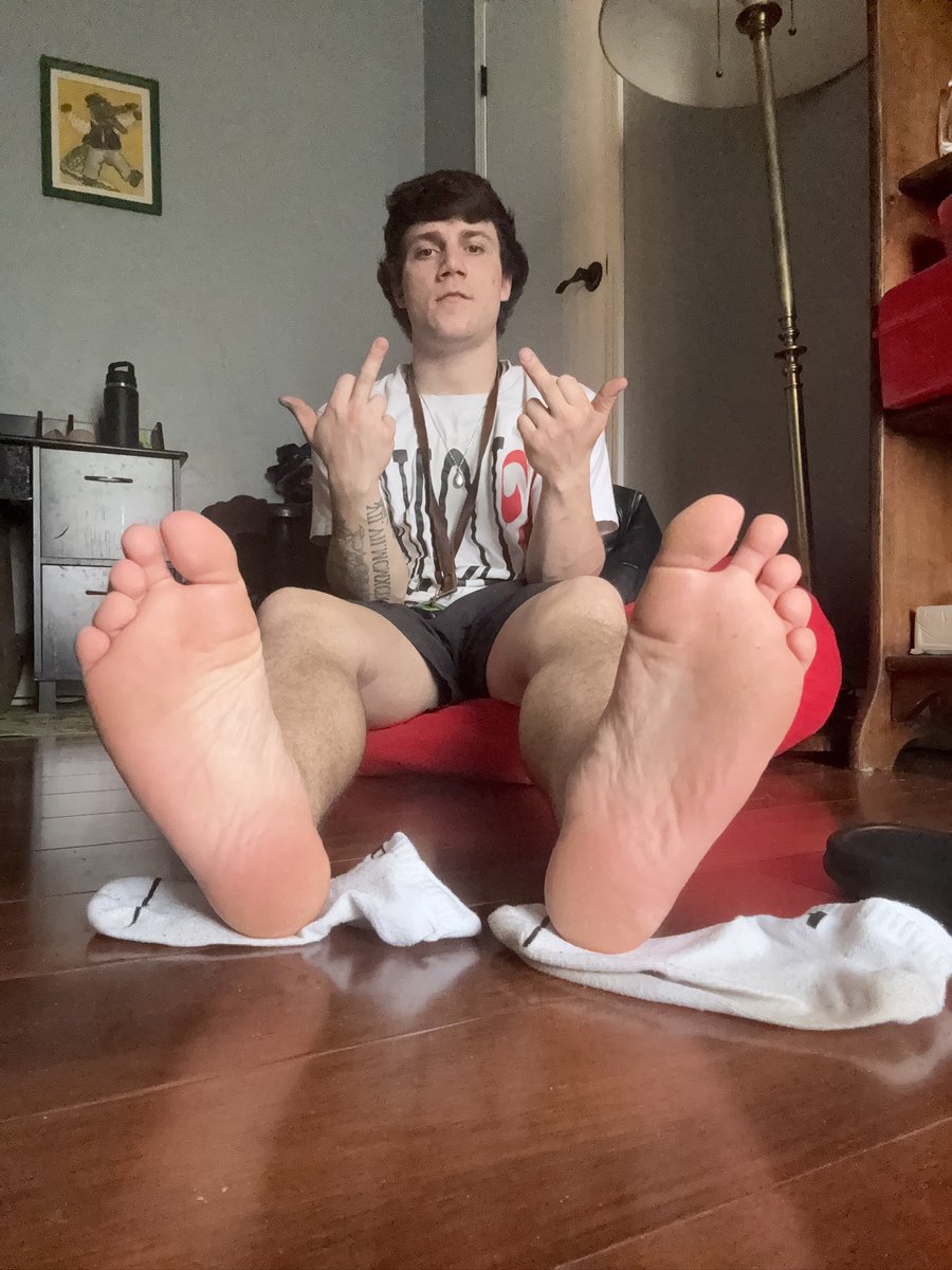 It's Friday time for you to be a good servant and hand over those taxes!!! #findom #malefeet #cashmaster #paypigs #findommaster #feetworshi̇p