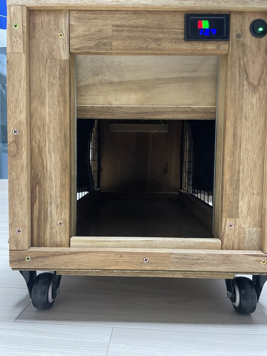 국대공방에서 구입했던 리모콘으로 작동시키는 통덫을 드디어 쓸 날이 생기다. . 
꼬옥 여기 들어가주라 
원격 리모콘이 엄청 멀리서도 작동하는걸 보고 감탄했네