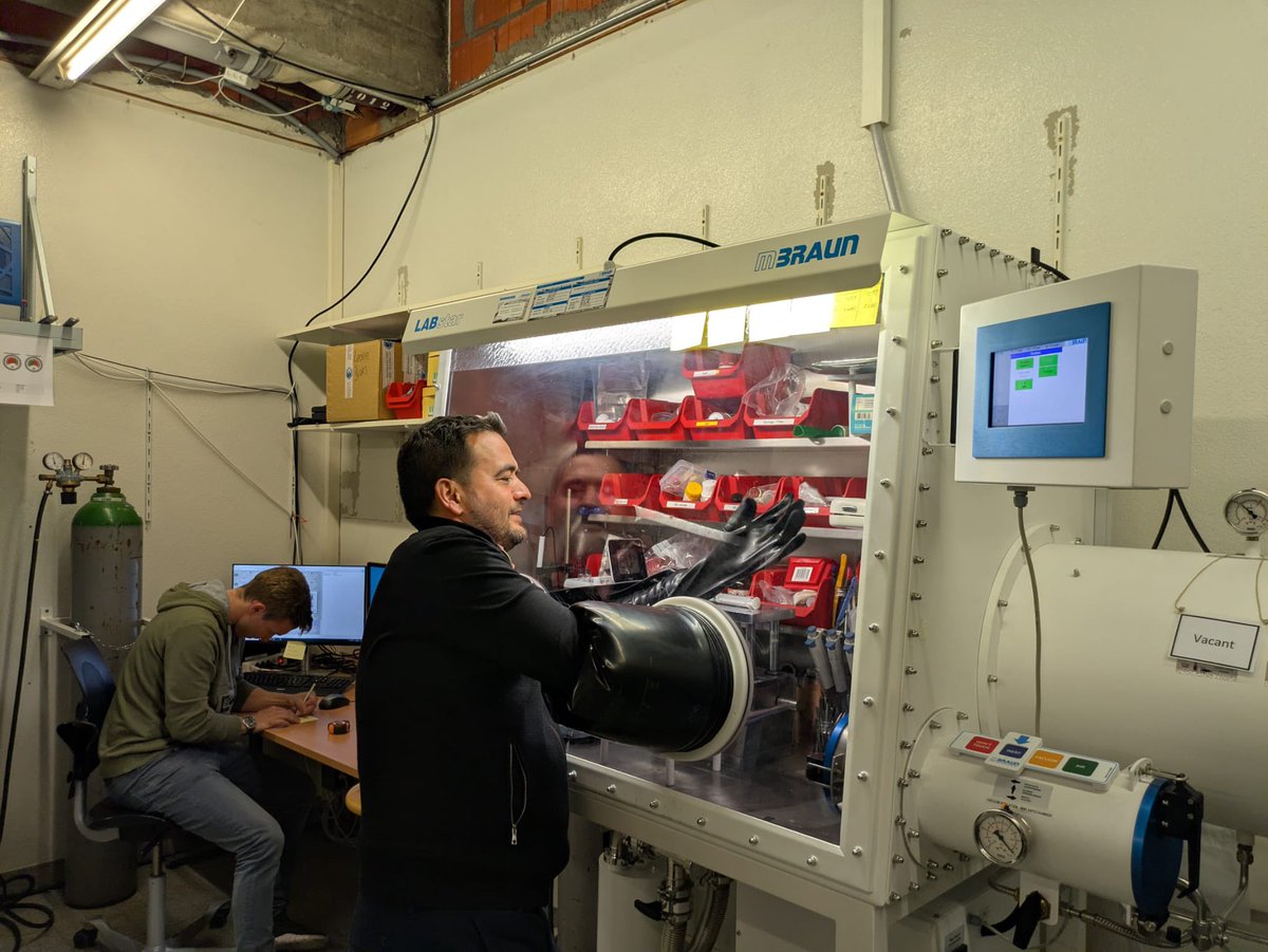 CoskunLab's tweet image. Bring your professor to work day! Still need to assemble cells for all solid state batteries, not sure if I will be invited again :)