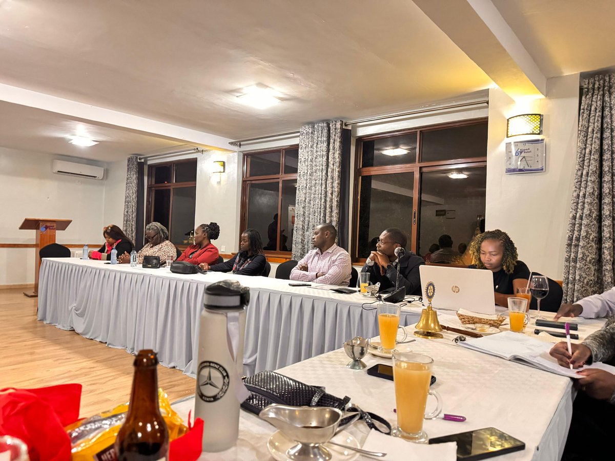 Edmaingi5's tweet photo. Last night I had a very interactive session with members of rotary club of syokimau while discussing on the topic Surviving Trauma which I tackled as the guest speaker. It was a great moment for us , we laughed , celebrated and educated each other. Thank you for inviting me. https://t.co/21mw2exRsq