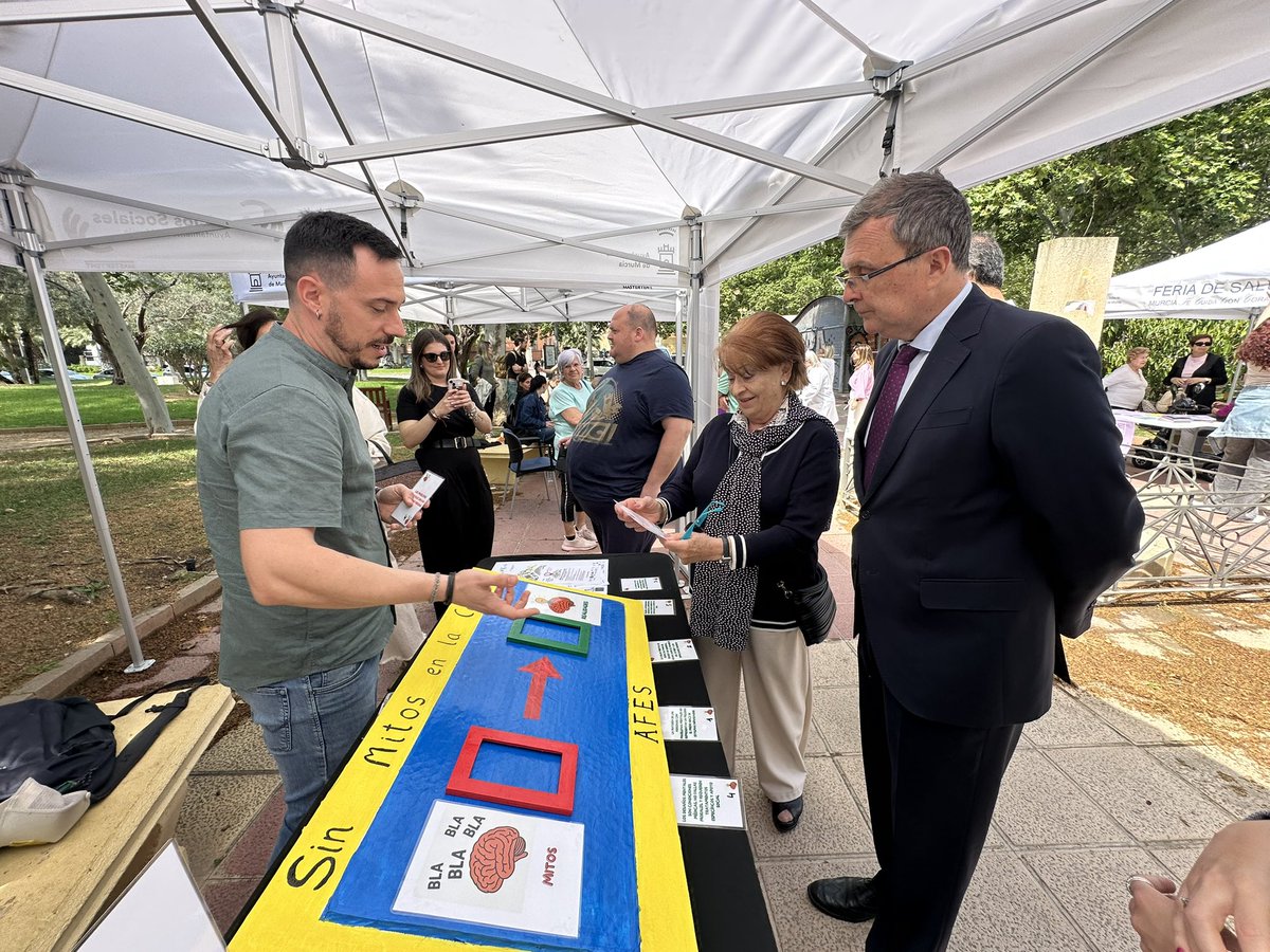 Ballesta_Murcia's tweet photo. Visitamos la actividad que se está realizando en el centro de salud de La Flota del Mapeo Activo Sobre Salud, una iniciativa participativa que permite identificar activos comunitarios para la promoción de la salud.

Gracias a todos por vuestra colaboración y compromiso. https://t.co/jKa1ExTamz
