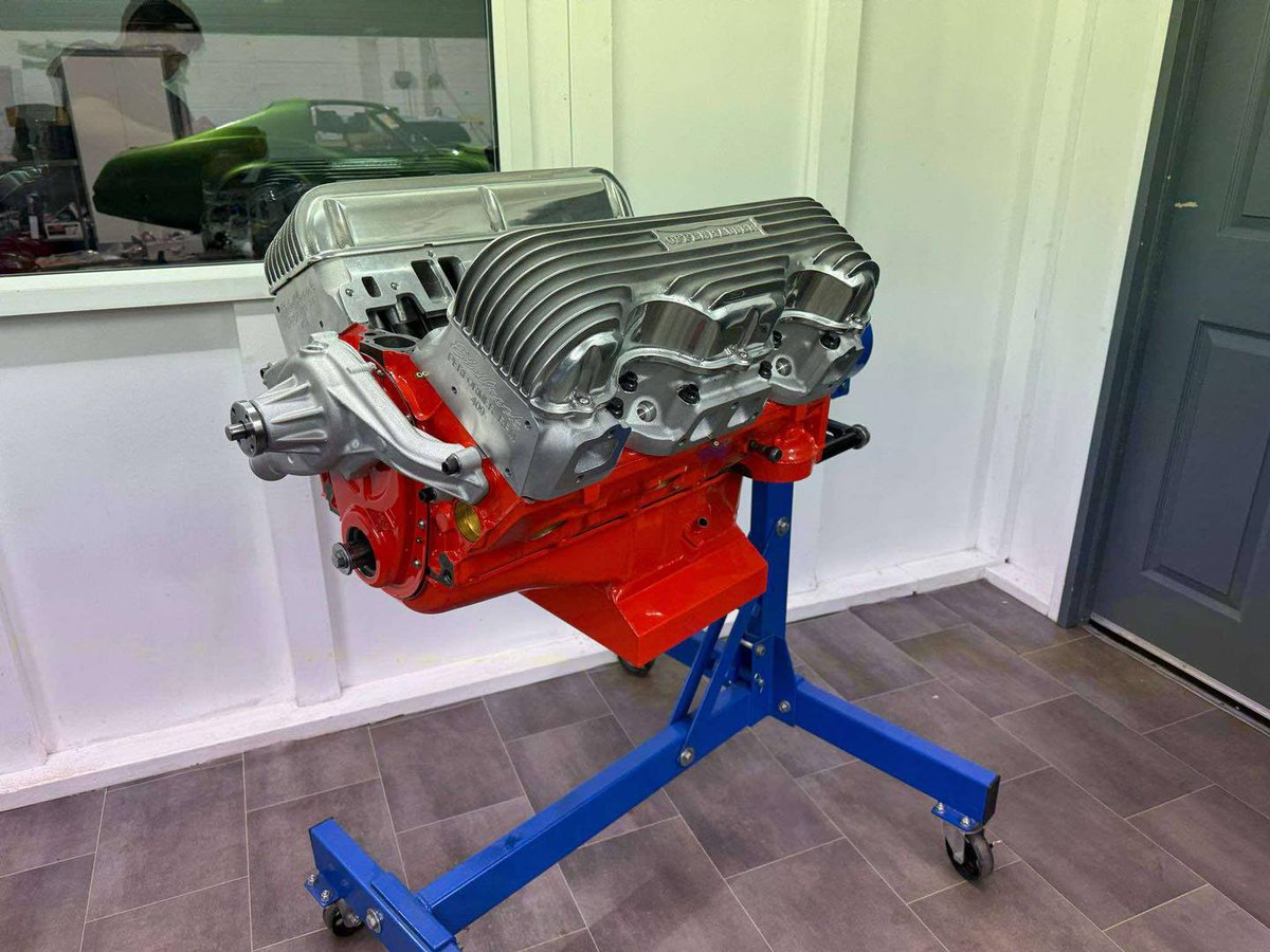 sttpracing's tweet photo. W series big block coming out of the assembly room.
It was machined balanced and assembled by us and is now just waiting on its custom 6 pack intake we are finishing off. 
#sttpracing #bigblock #wseries #bigblockchevy #machineshop #enginemachining https://t.co/Hr6gfvRMYd