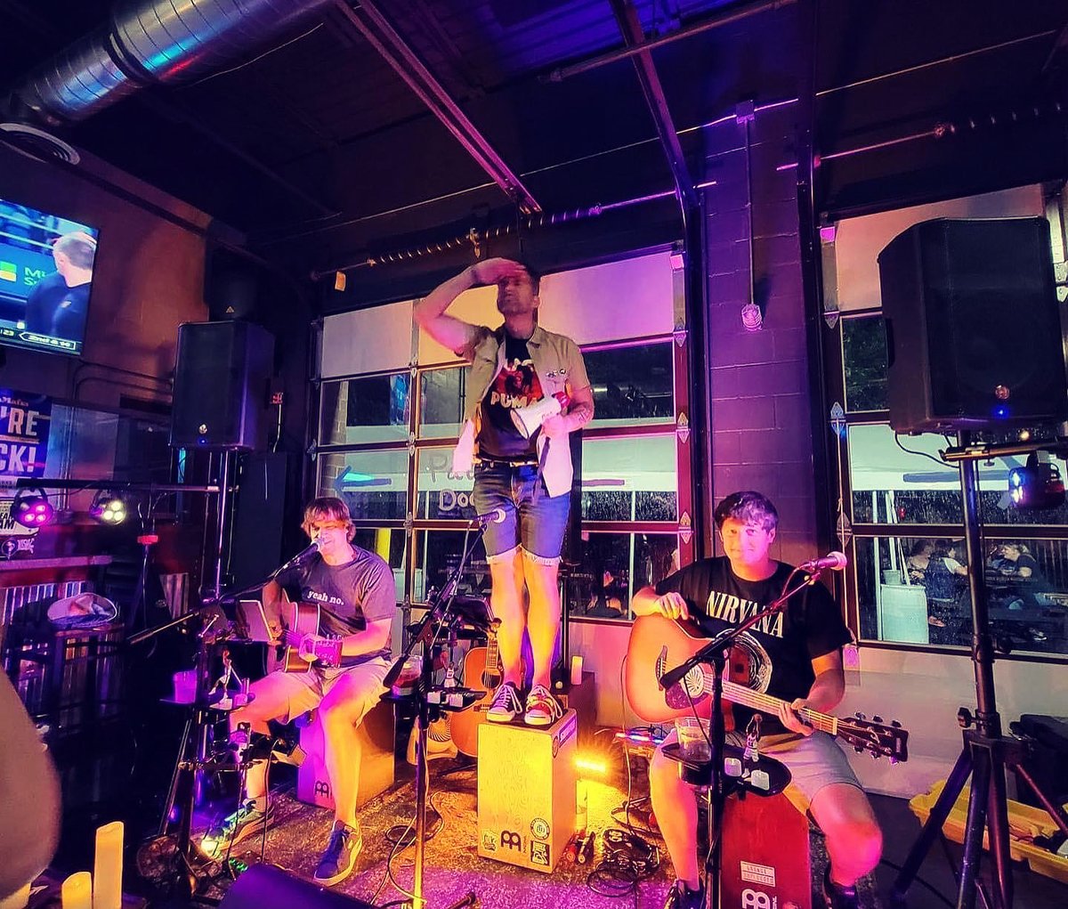 A new beer release, live music and a food truck!
🌠👄NEW BEER RELEASE: Raspberry Laser Lips Kettle Sour - 3.8% ABV / 0 IBU🌠👄
Food Truck Come and Get It is here from 3-7pm 
Live Music with Grunge Unplugged tonight from 6:30-9:30pm!