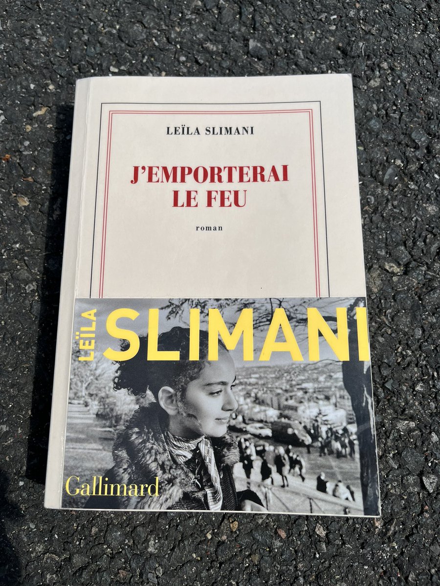benelods's tweet photo. #VendrediLecture J emporterai le feu #LeïlaSlimani @Gallimard 
3 ème tome de la saga familiale de l auteure entre Maroc et France. Une finesse de ton, un univers poétique et sentimental, une liberté de ton et de mœurs achèvent avec grandeur, puissance l écriture de cette fresque https://t.co/eUsLCEVwgW