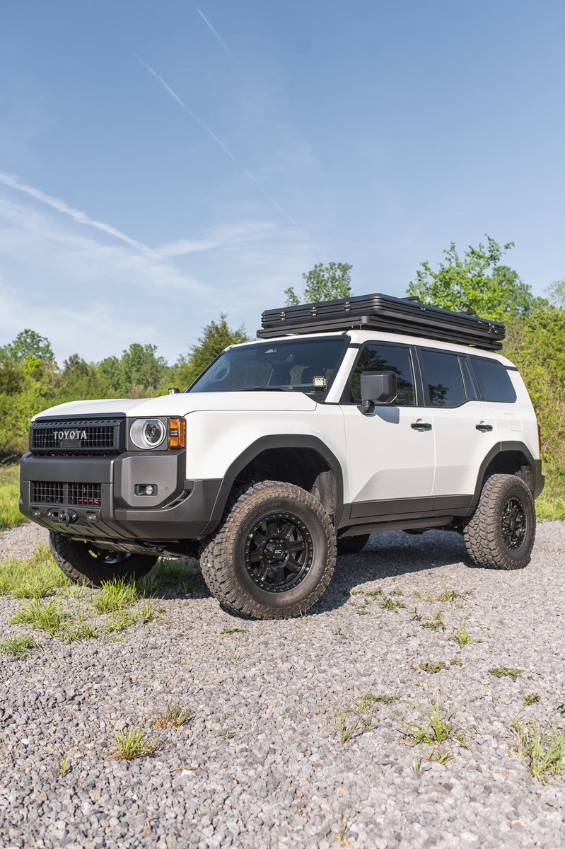 roughcountry's tweet image. Rough Country turned heads at #MOOREExpo2025 with wild builds like a decked-out Land Cruiser LC250, bold Jeep Gladiator, and off-grid trailer setup. Big ideas, big rigs, and serious overlanding vibes. 🔧🏕️

#RoughCountry #Overlanding #OffRoadLife #AdventureReady