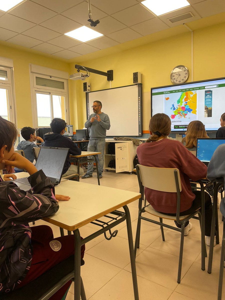 ¡Europa cabe en una #microbit! 🌍💻
En el #CEIPVargasLlosa de #LasRozas programamos capitales... ¡y diversión! 🎉🧠
#CTIF_MadridOeste   #IF_CMadrid #CodigoEscuela4_0_Madrid
