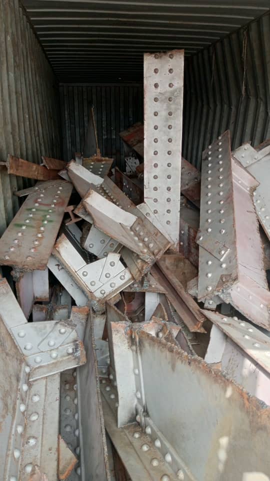 In a swift op, the CG’s Special Intelligence Squad of NSCDC intercepted a truck loaded with vandalized railway bridge components in remote Kaduna.

Suspects fled, but key exhibits were recovered. Investigation ongoing.

#NSCDC #CGSIS #AntiVandalism #ProtectingNigeria