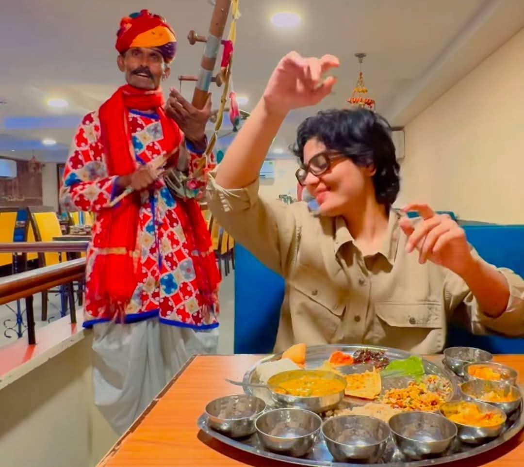 बैंक बैलेंस 519 रुपये हो, और उसमें भी तबला वाले को 500 देने हो, तो ऐसे लजिज खाने का बिल चुकाने के लिए क्या देनी पड़ती है 😆😆😆