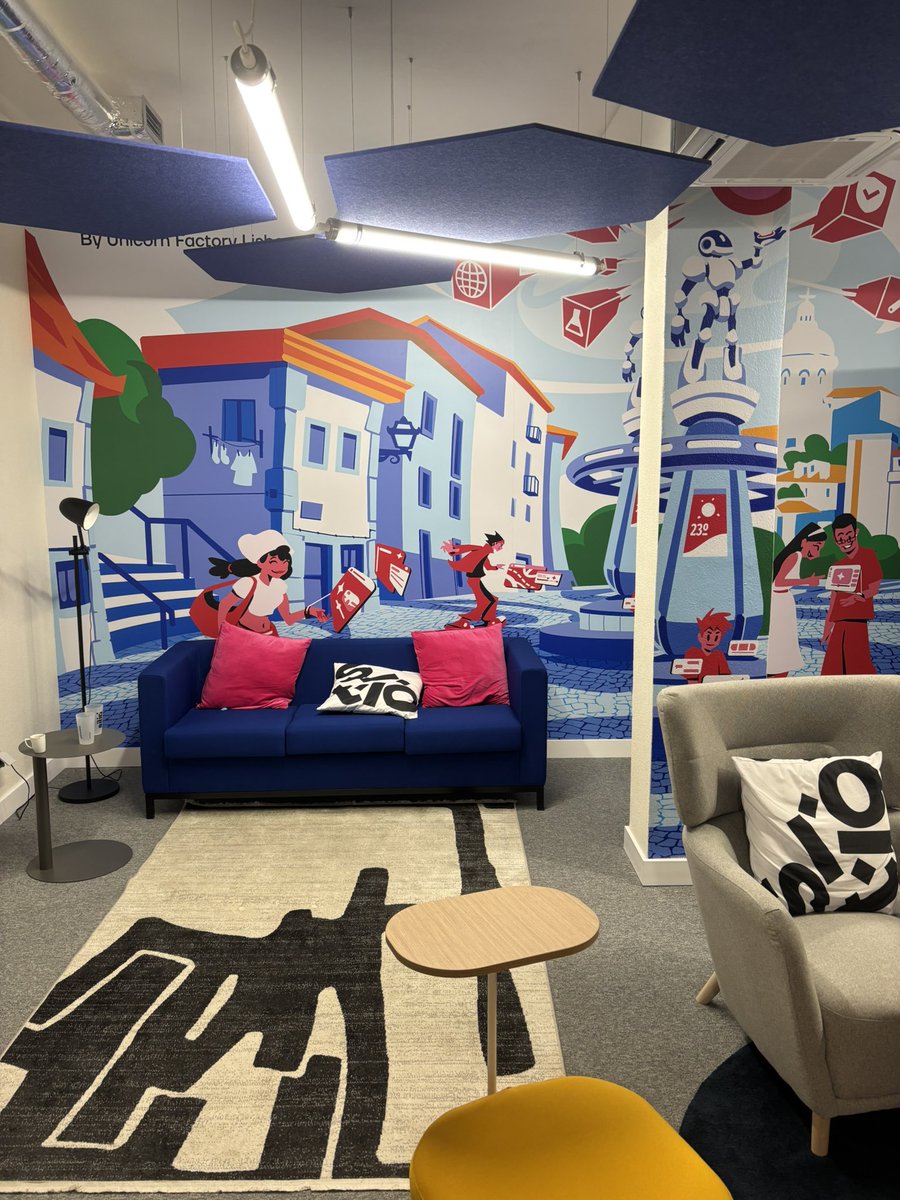 Such an awesome spot here <a href="/ETHLisbon/">ETHLisbon 🇵🇹</a> venue
Love to code in the couch!