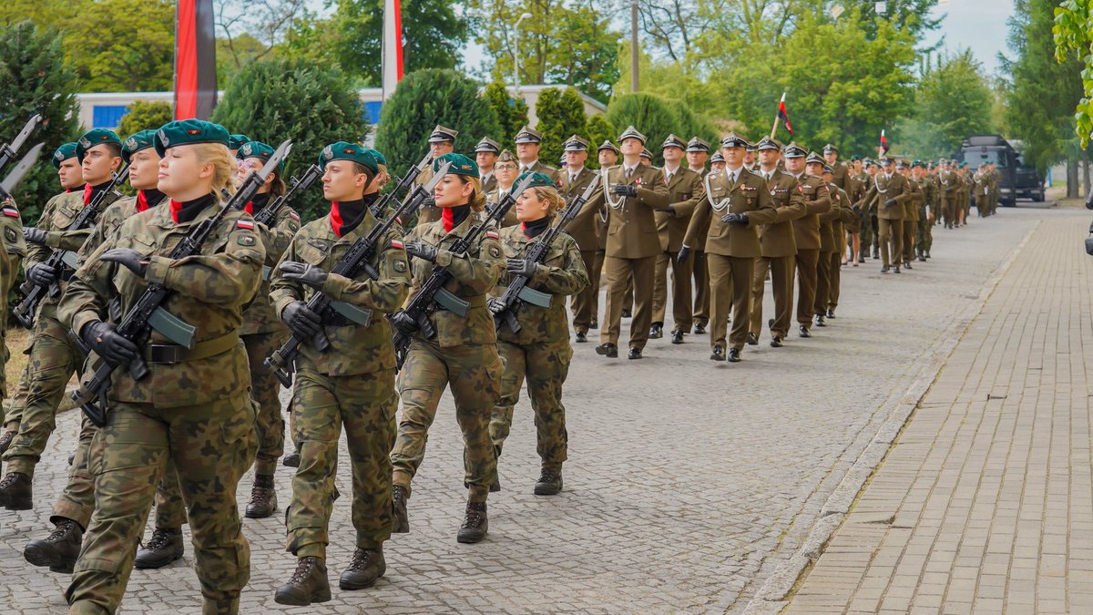 Uroczysty apel z okazji Święta 5 Pułku Inżynieryjnego im. generała Ignacego Prądzyńskiego. Żołnierzom podziękowaliśmy za ich oddanie, odwagę i gotowość do służby. A dopełnieniem tego było wręczenie odznaczeń i awansów na wyższe stopnie wojskowe. Gratulacje!