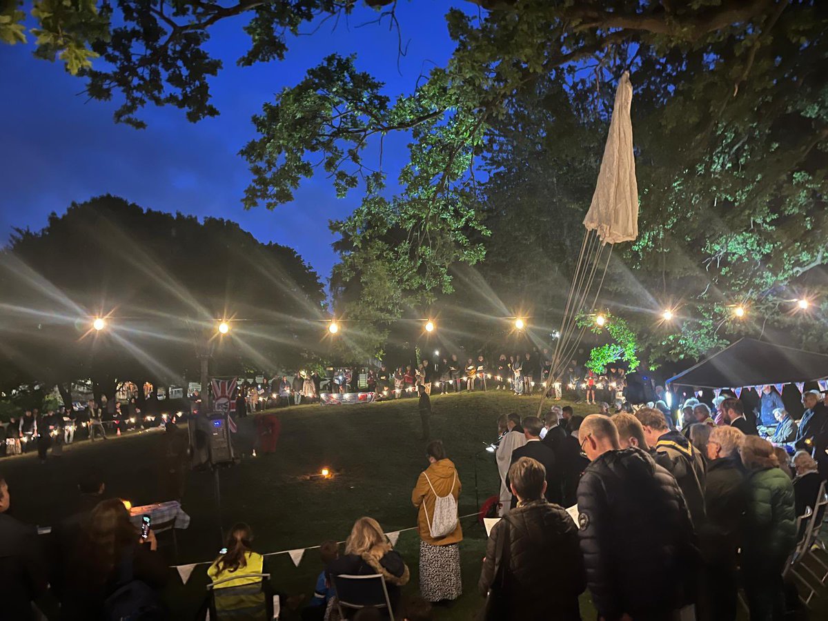 Knoll Residents Association (@kraorpington) on Twitter photo A few pics from our VE80 beacon event yesterday on Broomhill Common. It was a truly special evening, thanks to those who attended and supported. <a href="/GarethBaconMP/">Gareth Bacon MP</a> <a href="/MayorofBromley0/">Mayor of Bromley</a> <a href="/idverde_Bromley/">Bromley Parks</a> <a href="/SimonFawthrop_1/">Cllr Simon Fawthrop</a> <a href="/KimBotting/">Kim Botting Cllr Orpington Ward</a> <a href="/BromleyLFB/">LFB Bromley</a> <a href="/LBofBromley/">Bromley Council</a> <a href="/LiveableBromley/">Liveable Bromley</a> <a href="/StJohnsURCOrp/">St John's URC</a> A few pics from our VE80 beacon event yesterday on Broomhill Common. It was a truly special evening, thanks to those who attended and supported. <a href="/GarethBaconMP/">Gareth Bacon MP</a> <a href="/MayorofBromley0/">Mayor of Bromley</a> <a href="/idverde_Bromley/">Bromley Parks</a> <a href="/SimonFawthrop_1/">Cllr Simon Fawthrop</a> <a href="/KimBotting/">Kim Botting Cllr Orpington Ward</a> <a href="/BromleyLFB/">LFB Bromley</a> <a href="/LBofBromley/">Bromley Council</a> <a href="/LiveableBromley/">Liveable Bromley</a> <a href="/StJohnsURCOrp/">St John's URC</a>