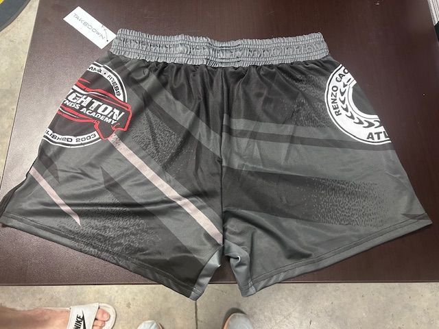 CreightonMMA's tweet image. 🚨 New CMMA Gear Alert! 🚨
Fresh CMMA shorts, compression shorts, and women's compression spats just landed!
Limited stock, so grab yours before they’re gone! 👊🔥 #CMMA #NewGear #TrainHardLookGood