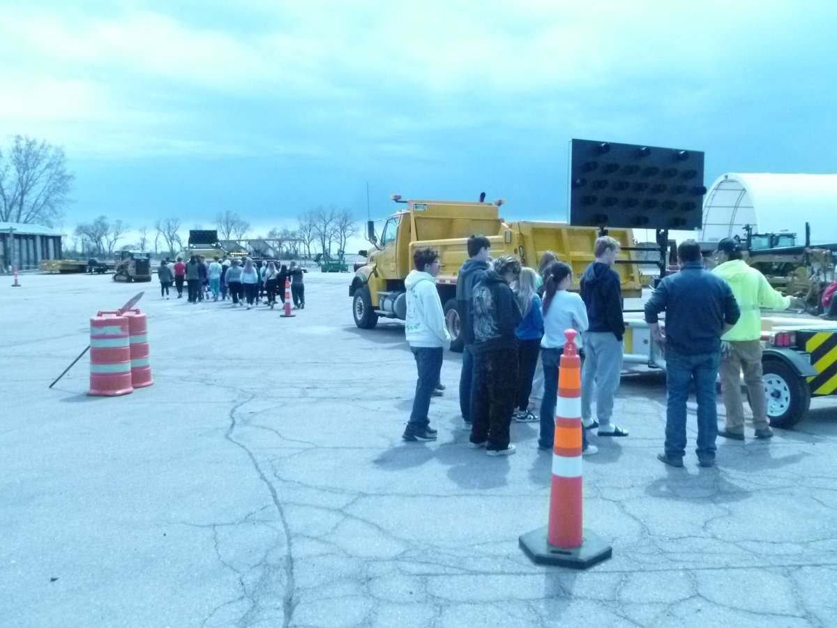 SouthDakotaDOT's tweet image. On Wednesday, April 23, 2025, the SDDOT Woonsocket Maintenance crew members (Mike Kogel, Cody Farmer, Jason Hoffman, and Jason Potrament) held a mini “Work Zone Fair” for the Woonsocket School. 

Pictured are the freshman, sophomore, and junior classes going through the Fair.
